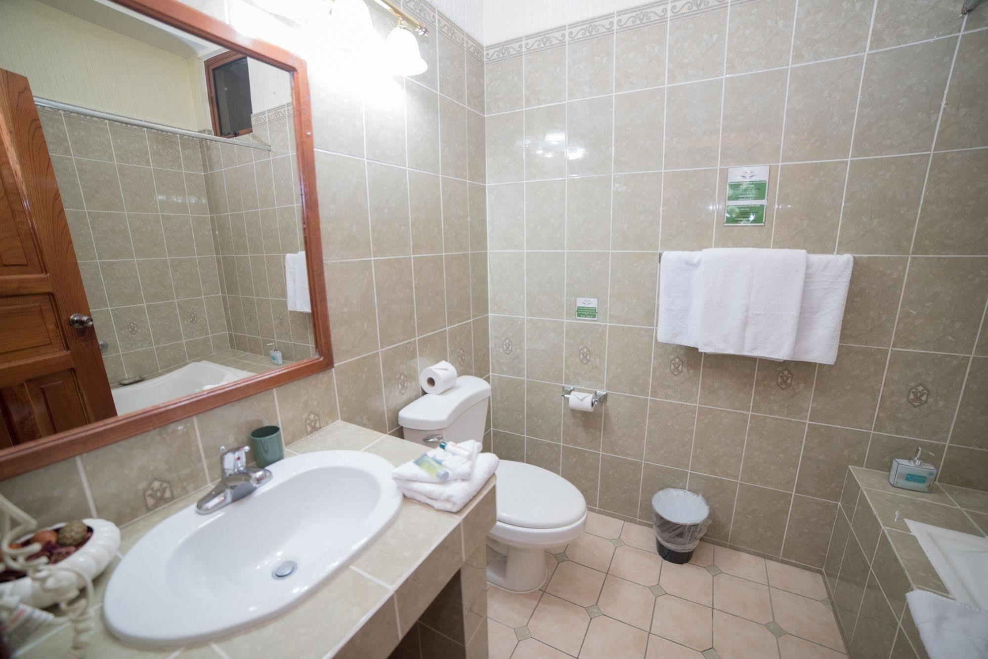 Hotel Anna Inn Olintepeque Buitenkant foto