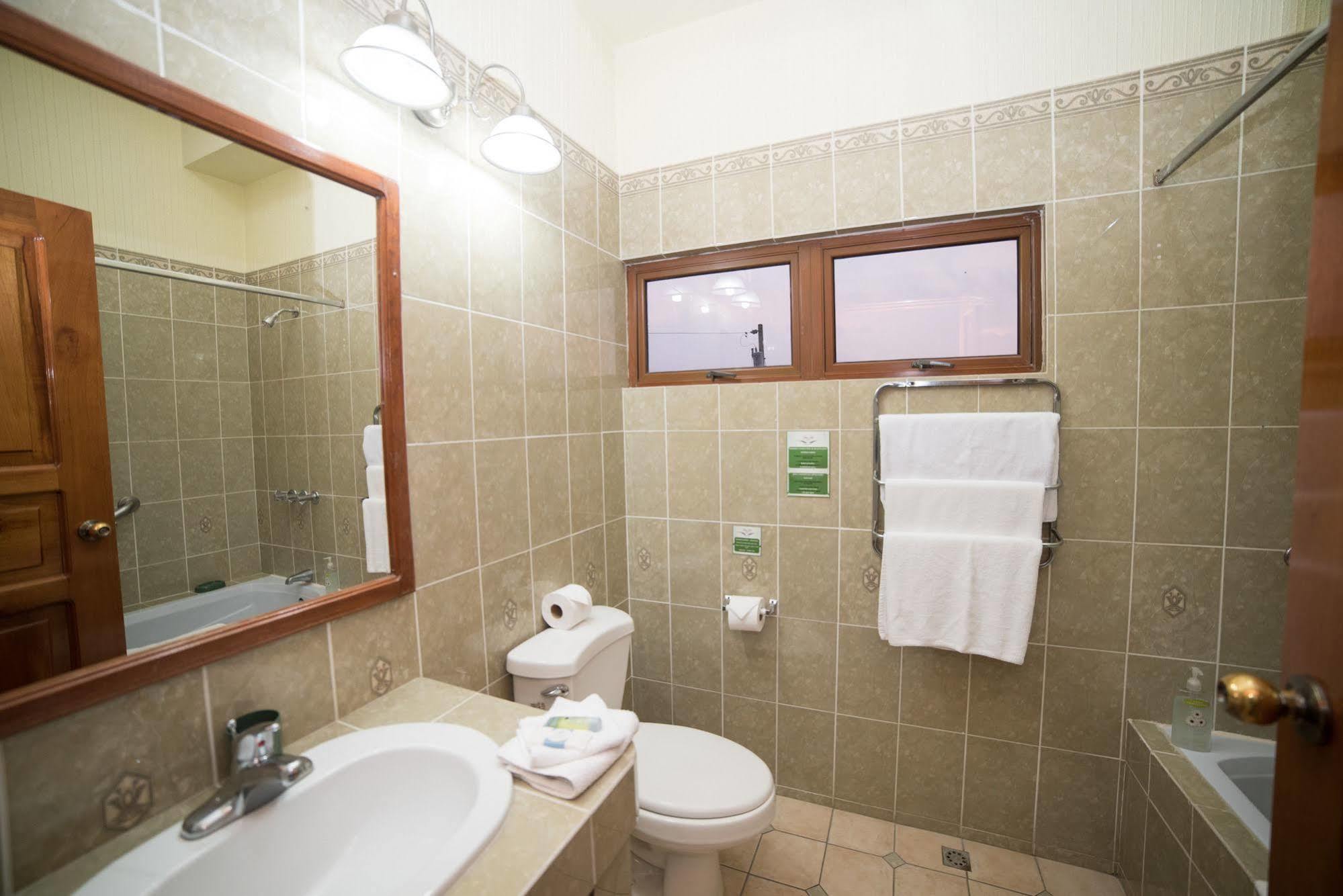 Hotel Anna Inn Olintepeque Buitenkant foto