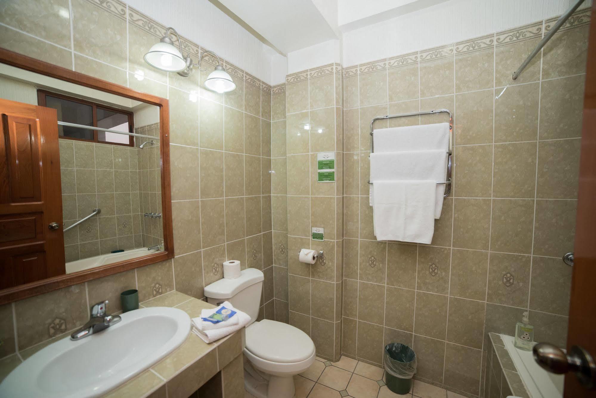 Hotel Anna Inn Olintepeque Buitenkant foto